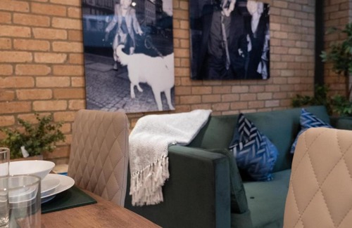 Cathedrals Apartamento | Spacious, Industrial, Zone 1, 2 Bed Central London