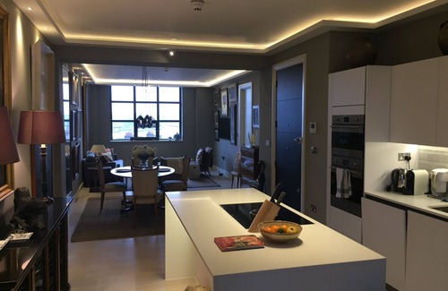 Southfield Apartamento | spacious Interior designed chic apartment