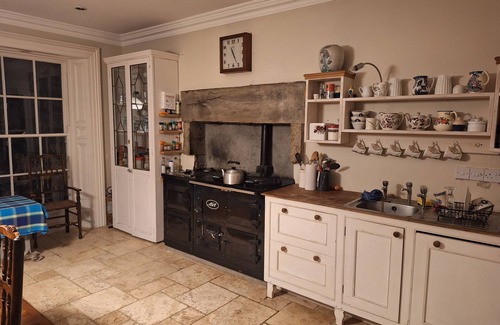 Shinrone Casa | Spacious Irish Country House and Gardens packed with country charm and mod cons.