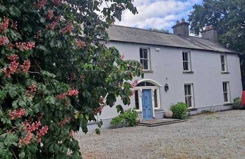 Shinrone Casa | Spacious Irish Country House and Gardens packed with country charm and mod cons.