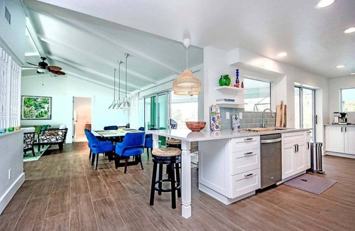 Beachview Country Club Estates Casa | Spacious island retreat with pool | Minutes to the beach - Blue Heron in Sanibel