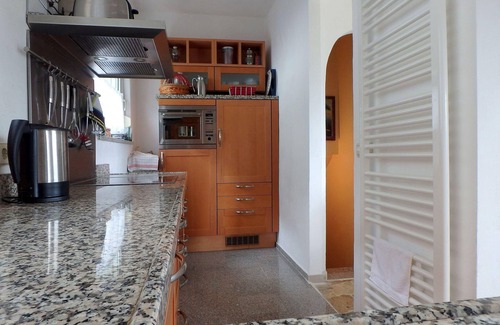 Porto Valtravaglia Casa | casa 4 dormitorio amplio y distante con impresionantes vistas al lago
