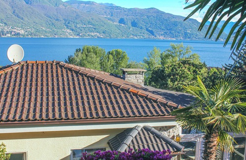 Porto Valtravaglia Casa | casa 4 dormitorio amplio y distante con impresionantes vistas al lago