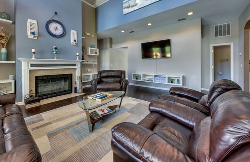 Northside Casa | Spacious Jacksonville Vacation Home - Private Pool