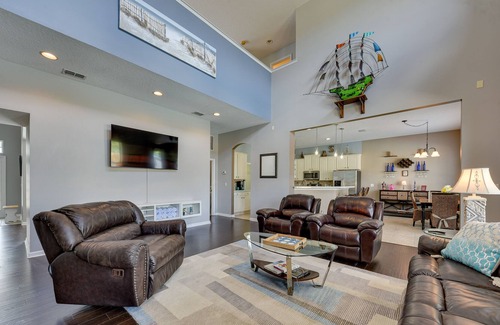 Northside Casa | Spacious Jacksonville Vacation Home - Private Pool