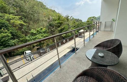 Kamala Apartamento | Spacious jungle view apartment Kamala Falls U12