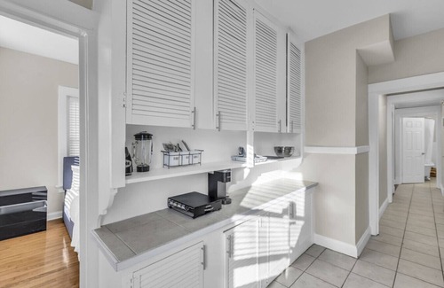 South Hyde Park Apartamento | Spacious KC Stay: 2 Bedrooms Near Stadiums, BBQ, Jazz & Fountains!