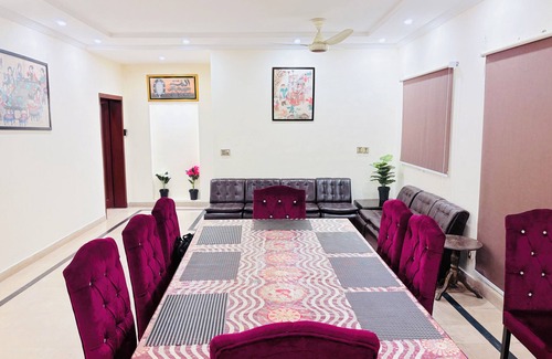 Lahore Casa | “Spacious King Rooms Prime DHA Location Perfect for Business & Family Stays