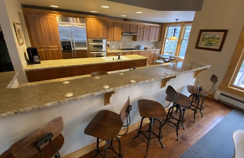 Kirkwood Condominio | Spacious Kirkwood luxury condo with mountain and meadow views on mountain side