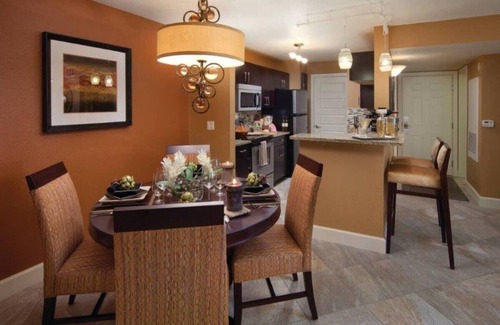 Las Vegas Apartamento | SPACIOUS - kitchen + POOL+ FREE WIFI