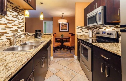 Las Vegas Apartamento | SPACIOUS - kitchen + POOL+ FREE WIFI