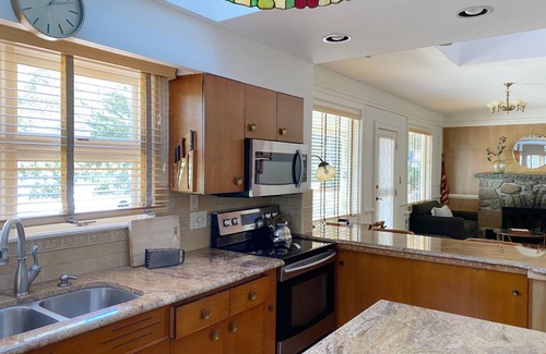 Greentown Casa | 🌲🚣‍♂️🦅 Spacious Lake Cottage MSTR Suite LRG Deck Lake Wallenpaupack