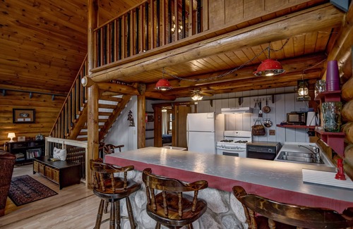 Chetek Casa | Spacious, Lake Front, Authentic Log Home