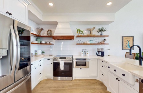April Sound Condominio | Spacious Lake Front Condo, Fish Right Outside the Back Patio