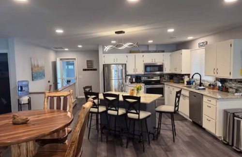 Faribault Cabina | Spacious Lake Retreat on Roberds Lake- 4BR, Game Rm, & lake activities.