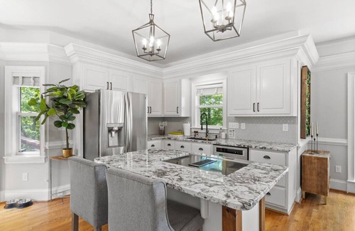 Berea Casa | Spacious Lakefront *Gem* Pet & Family Friendly