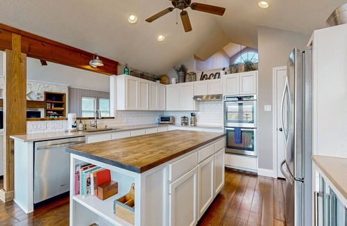 Spicewood Casa | Spacious lakefront hideaway with decks, grill, billiards, tennis & pool
