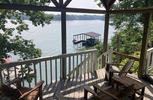 Winchester Chalet De Esquí | Las mejores vistas del lago se encuentran al agua y al muelle privado