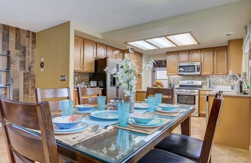 North Las Vegas Casa | Spacious, Large Pool, Hot Tub, Oasis -close to SPEEDWAY, STRIP, AIRPORT