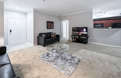 College Park Apartamento | Spacious, Lavish 2/2 Woodlands