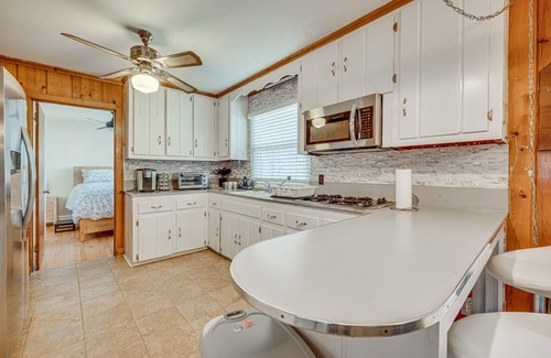 Lexington Casa | Spacious Lexington Abode w/ Pool Table & Fireplace