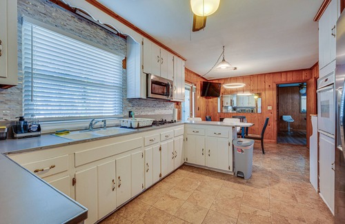 Lexington Casa | Spacious Lexington Abode w/ Pool Table & Fireplace