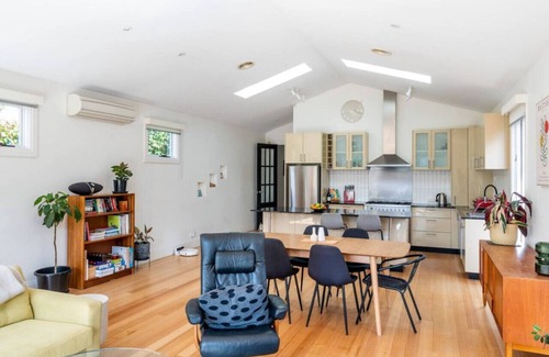 Northcote Casa | Spacious light-filled 3BD sanctuary in Northcote