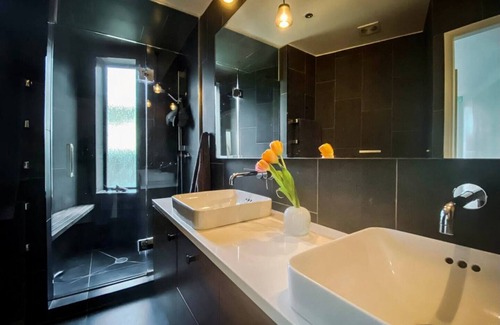 Devonport Casa | Spacious Living and Summer-Ready Entertaining!