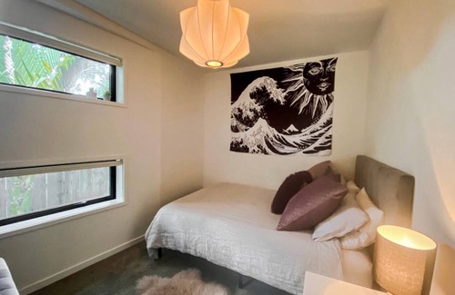 Devonport Casa | Spacious Living and Summer-Ready Entertaining!