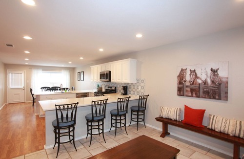 Lewisville Casa | Spacious Living, BBQ, Minutes to DFW Airport, Sleep 16