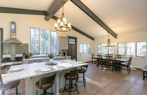 Asheville Casa | Spacious Lodge nestled in Private Wooded Acres: hot tub, firepit, llama & petting goats, trails, fresh eggs + 15 min to AVL