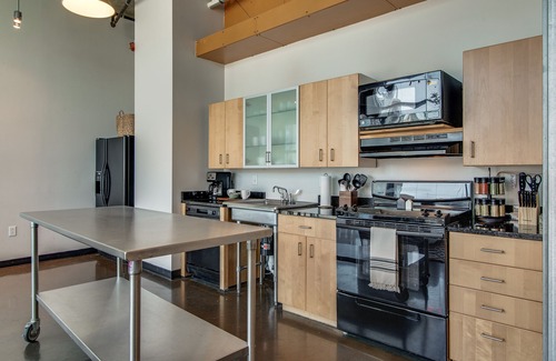 The Gulch Apartamento | Spacious Loft Near Broadway!