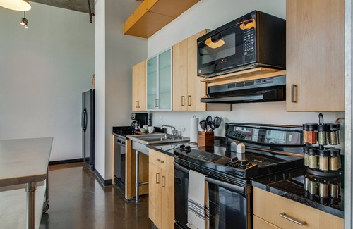 The Gulch Apartamento | Spacious Loft Near Broadway!