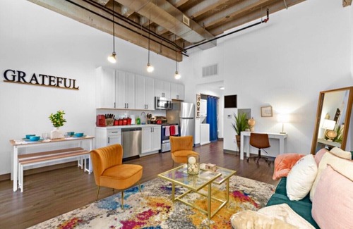 Newark Apartamento | ⭐️Spacious LOFT W/King BD + Free Parking Near EWR✈️ NYC🗽❤️ & 🇺🇸 DREAM Mall ⭐️