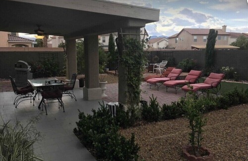 Sovana Casa | Spacious lovely 5-bedroom home in quiet cul-de-sac near the famous Strip.