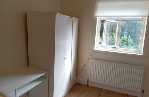 Finchley Church End Apartamento | Spacious lovely double room centred in the heart of London.