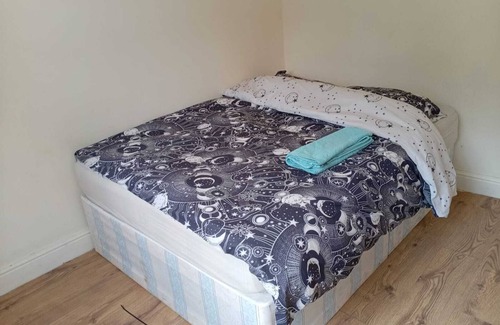 Finchley Church End Apartamento | Spacious lovely double room centred in the heart of London.