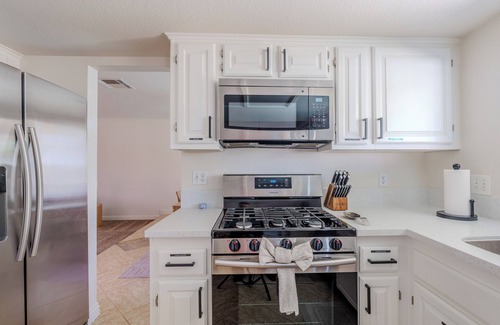 Green Valley North Casa | Spacious Lux Estate l 8 mins to Strip