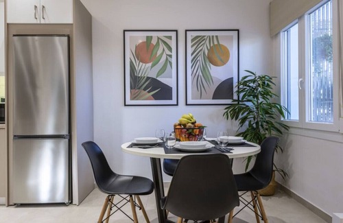 Kos Apartamento | Spacious & Luxe 3 BR Downtown