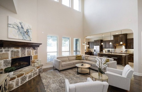 Frisco Apartamento | Spacious & Luxe, 5 Star Neighborhood, Movie Theatr