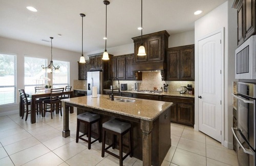 Frisco Apartamento | Spacious & Luxe, 5 Star Neighborhood, Movie Theatr