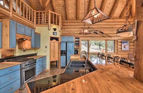 Villa Grove Cabina | Spacious, Luxe Cabin w/ Mtn Views, Sauna & More!