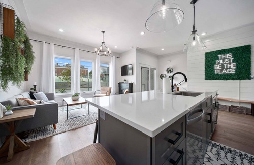 Eastwood Casa | Spacious Luxe Nash Home 🌟4BR Sleep 12🌟Theatre Room💥