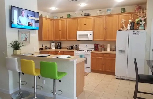 Trafalgar Village Villa | Spacious Luxurious 6 Bedroom 5 Bath Villa Sleeps 12 Pool, Jacuzzi, near Disney