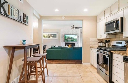 Irving Casa | Spacious Luxurious House, Big Groups and Pool