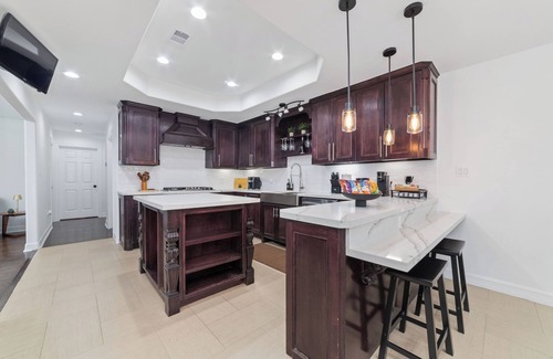 North Houston Casa | Spacious Luxury 5 bed/3 bath house with Pool and Gameroom in fantastic Houston