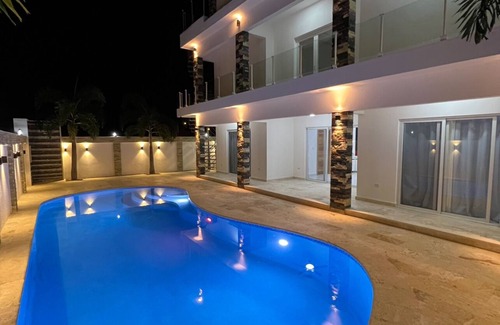 Cabarete Villa | Spacious Luxury 5-Bedroom, 7 Bath Villa w/ AC & Wi-Fi - 15min North of Cabarete