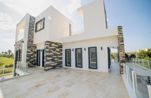 Cabarete Villa | Spacious Luxury 5-Bedroom, 7 Bath Villa w/ AC & Wi-Fi - 15min North of Cabarete