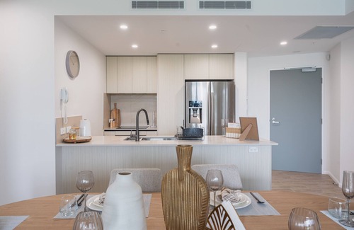 Gold Coast Apartamento | Spacious Luxury Apartment Near the Lake in Gold Coast - Prime Location