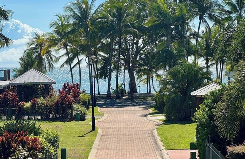 Clifton Beach Casa | Spacious Luxury House on Clifton Beach with Heated Saltwater Pool